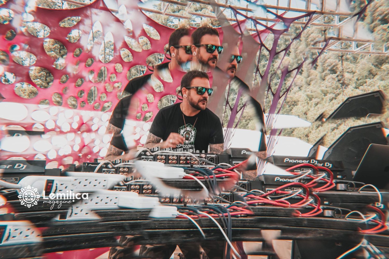 Amplify mixing on Pioneer decks, prism effect